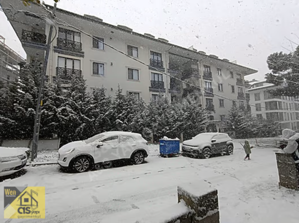 Üsküdar Ferah Mahallesi ‘nde Site İçi Bahçe Katı